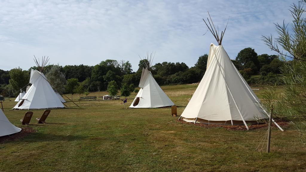 Les Tipis Du Bonheur De Vivre Hotell Brûlon Exteriör bild